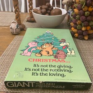 Garfield Christmas Poster Puzzle - Green